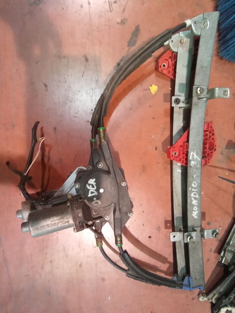 Elevalunas delantero derecho Ford Mondeo '97