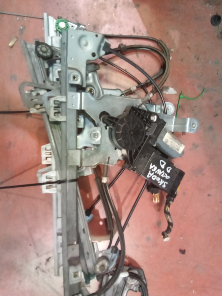 Elevalunas delantero derecho skoda octavia '05