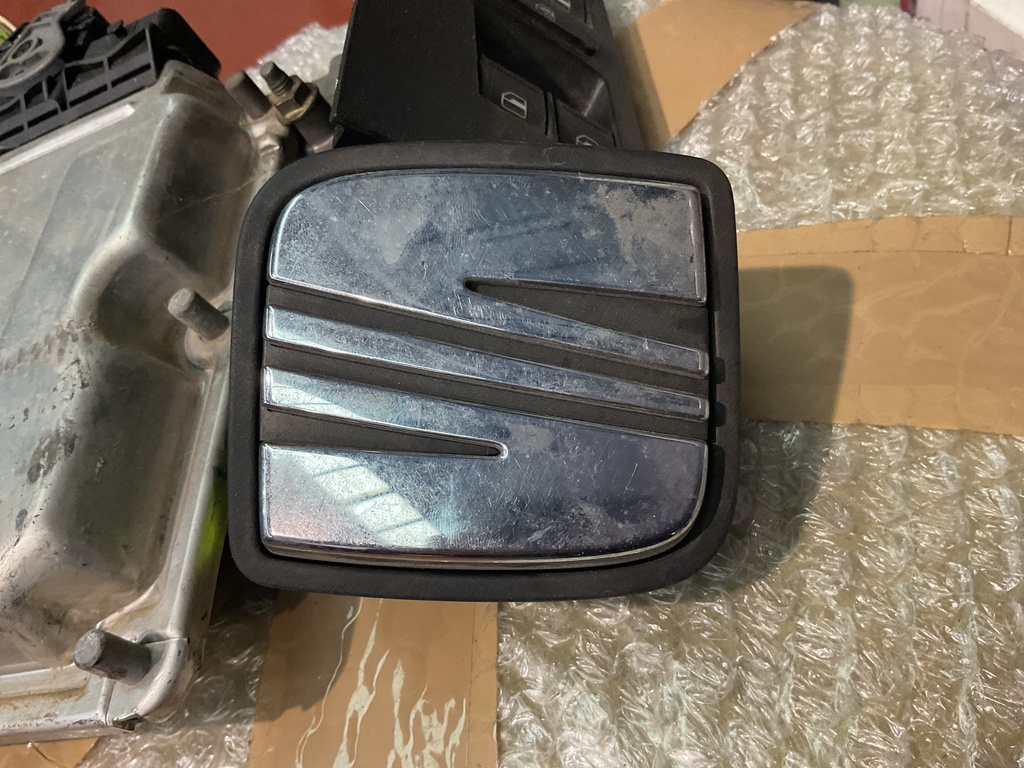 Pulsador maletero SEAT Ibiza 2010