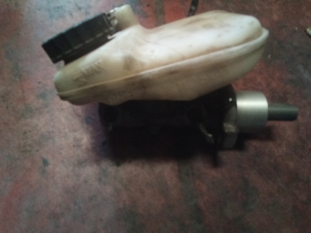 Bomba de freno Peugeot partner 2.0 hdi '02