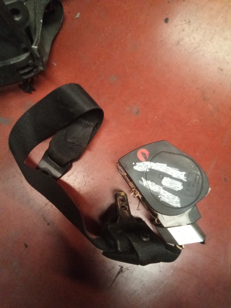 Cinturon delantero derecho ford Transit '00