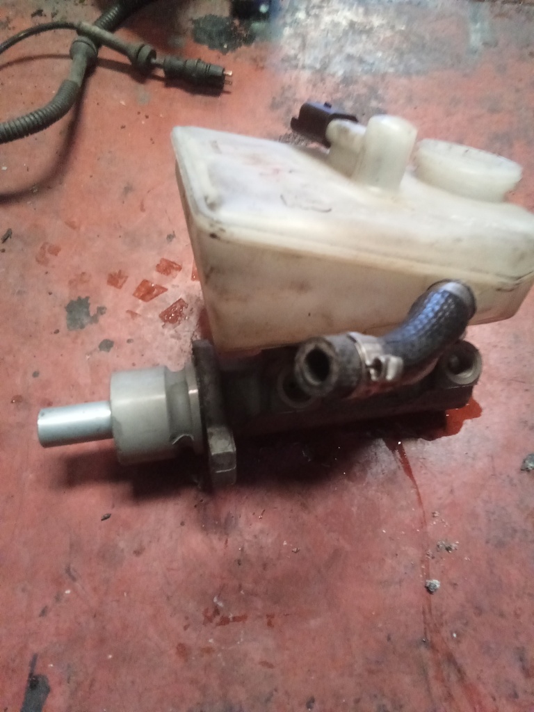 Bomba de freno Peugeot 406 2.0 hdi '03