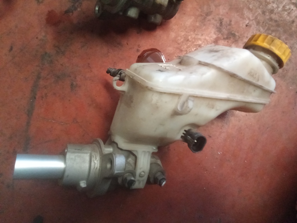 Bomba de freno Opel combo 1.3 cdti '10