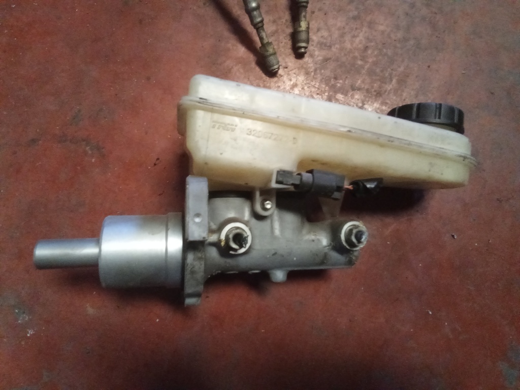 Bomba de freno Mitsubishi colt 1.5 DI '06