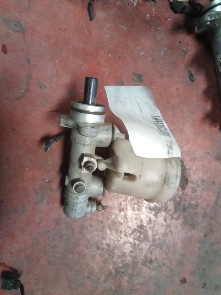 Bomba de freno Kia rio 1.3i '01