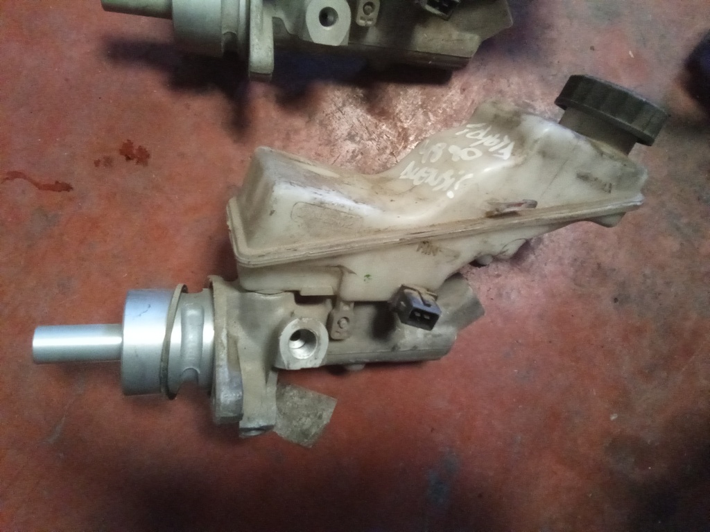 Bomba de freno Toyota avensis 2.0 D-4d '05