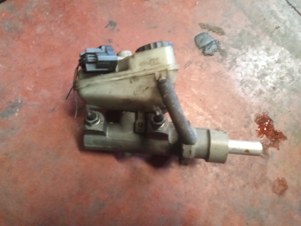 Bomba de freno jaguar x-type 2.1i '02