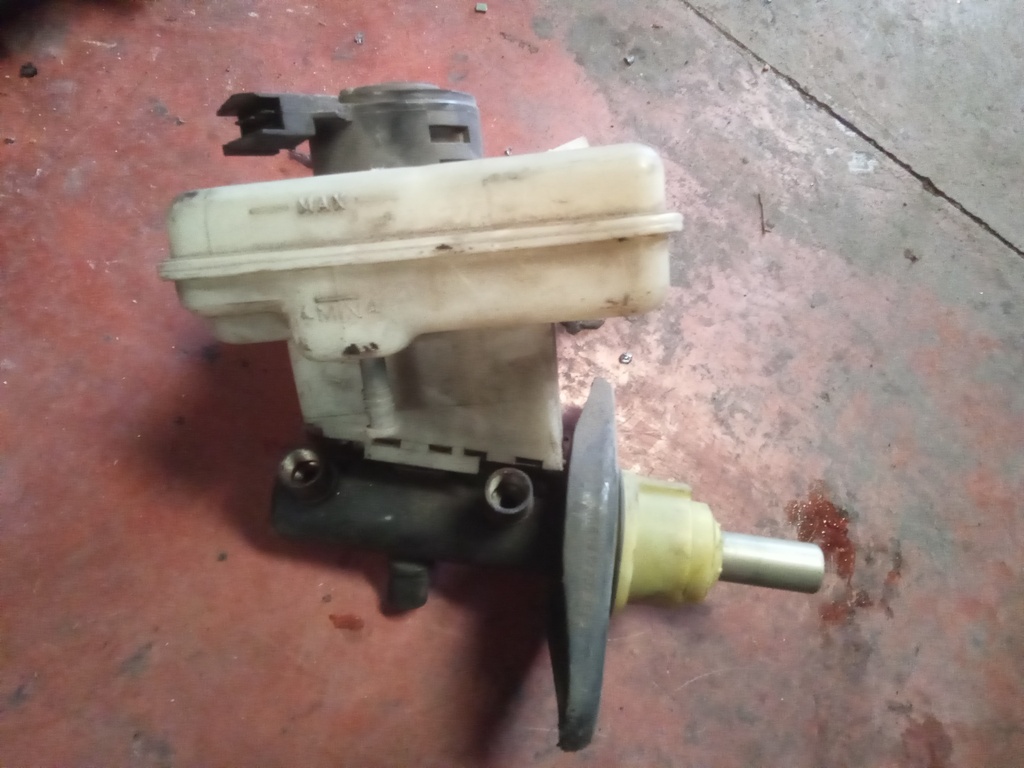 Bomba de freno land rover discovery 2.5td '99