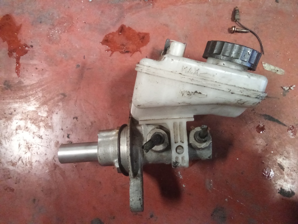 Bomba de freno citroen c1 1.0i '06