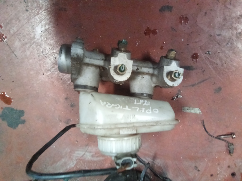Bomba de freno Opel tigra 1.4i '99