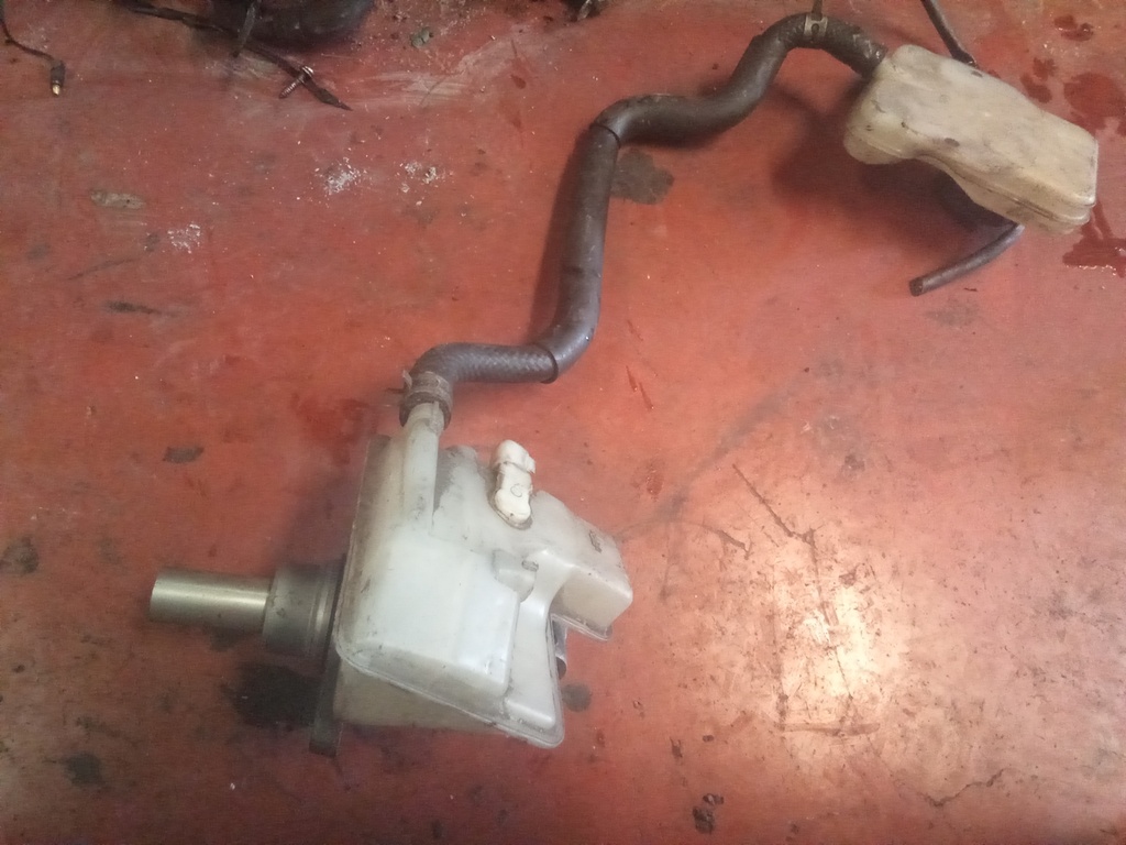 Bomba de freno mazda 5 2.0cd '05