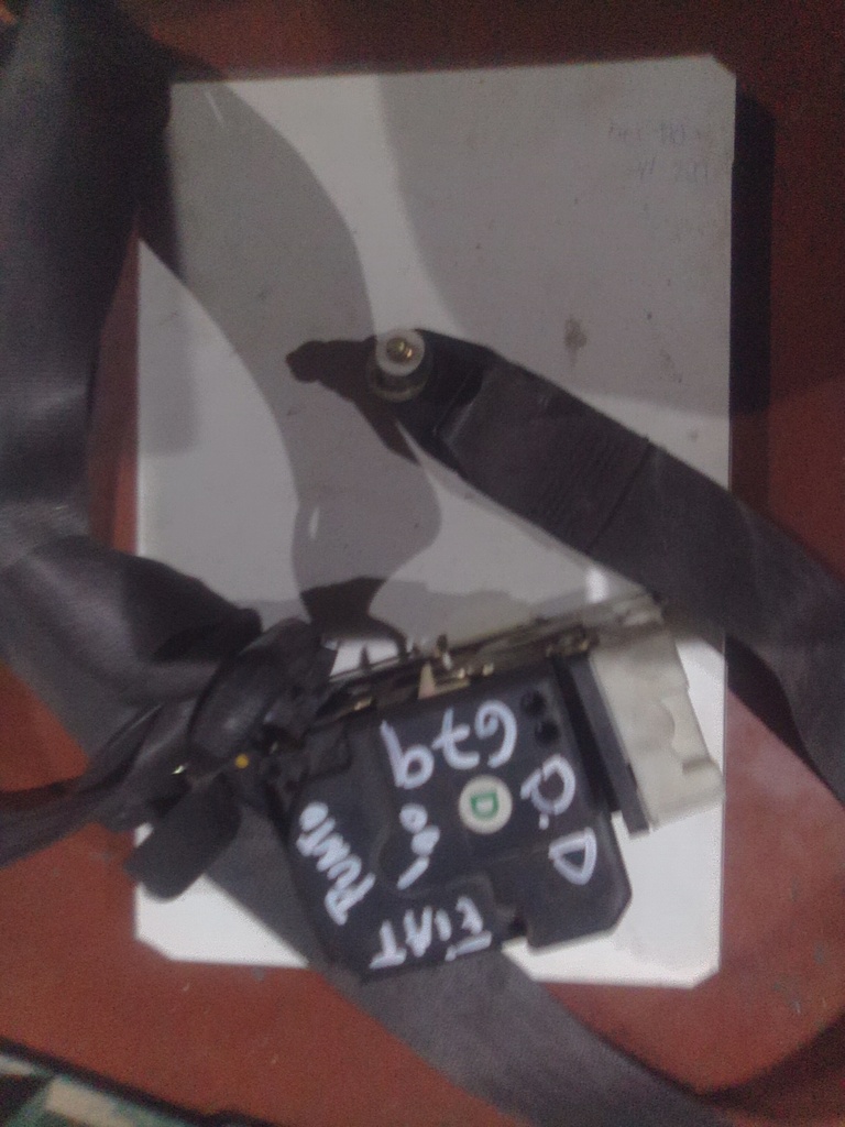 Cinturon delantero derecho fiat punto '00