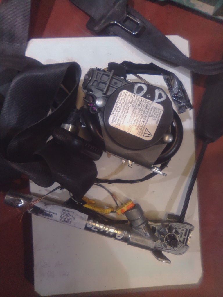 Cinturon delantero derecho fiat grande punto 13