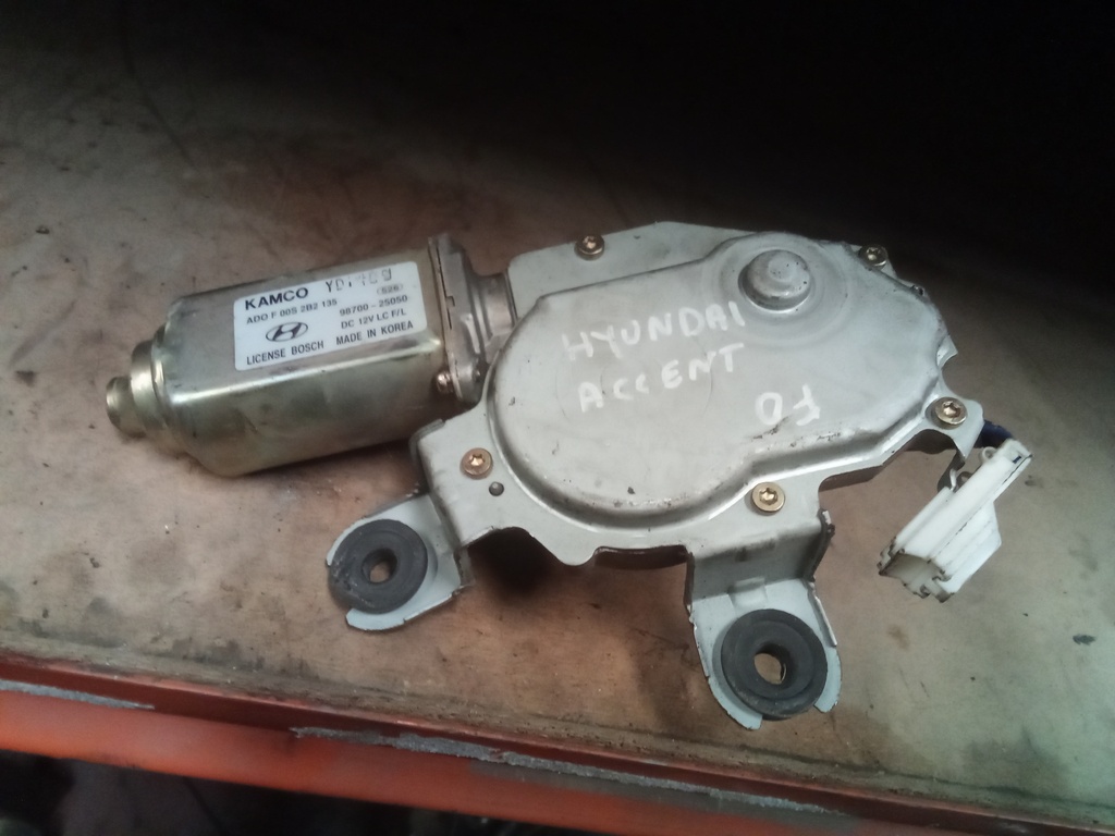 Motor limpia trasero Hyundai accent '03