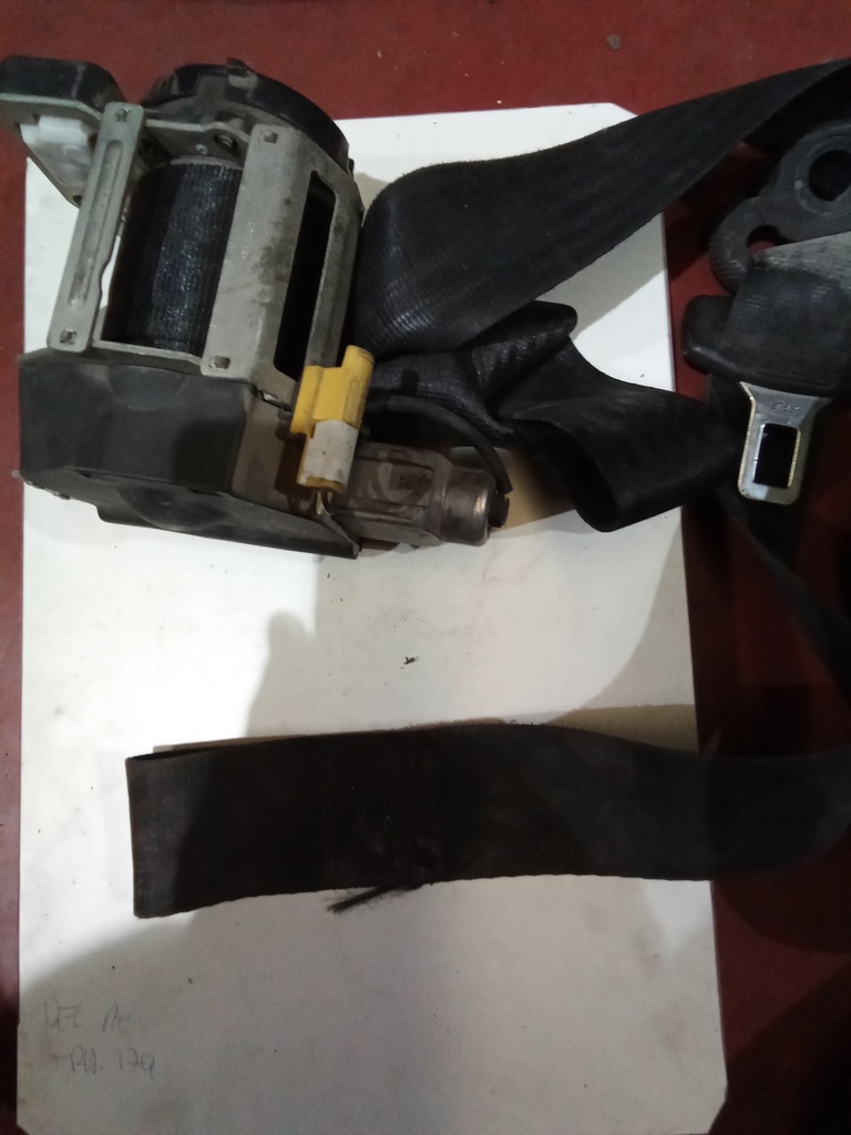 Cinturon delantero derecho alfa 147 '04