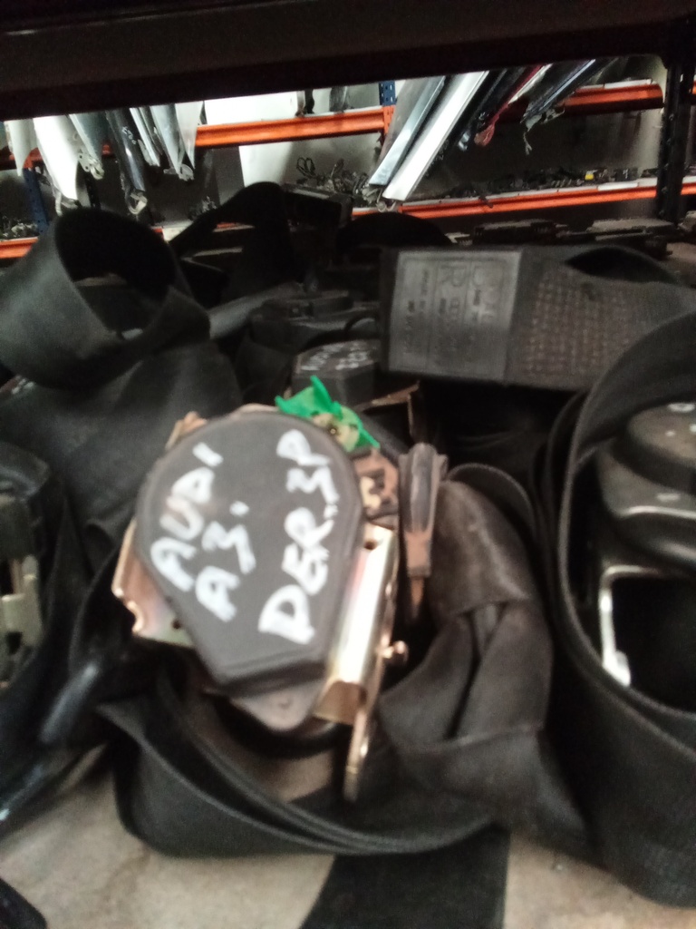 Cinturon delantero izquierdo 3p audi a3 '00