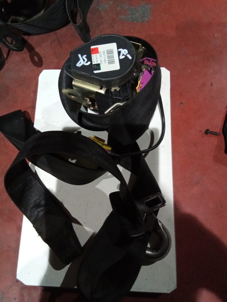 Cinturon delantero izquierdo 3p volkswagen golf iv '02