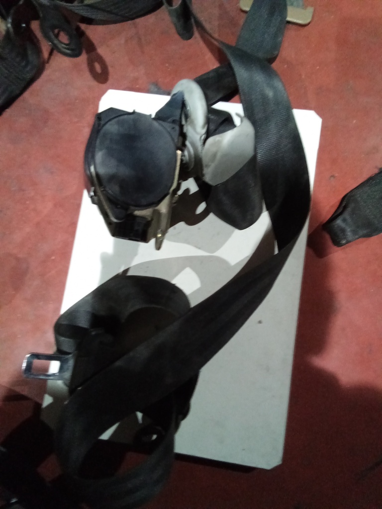 Cinturon seg. tras.izquierdo volkswagen golf iv '98