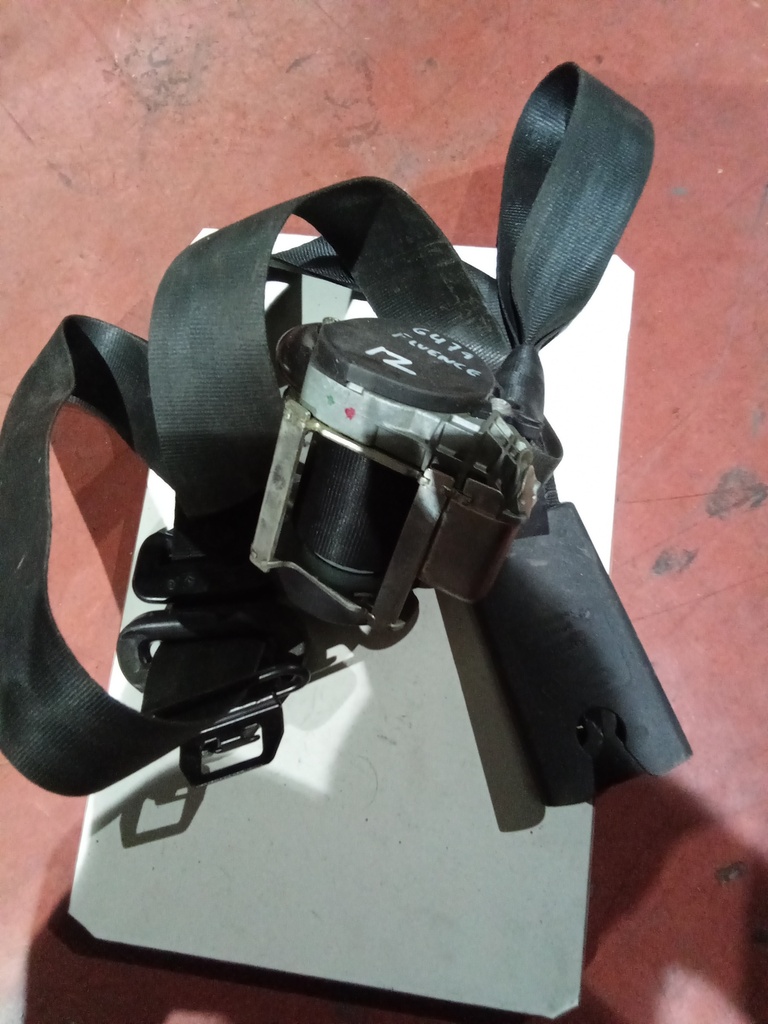 Cinturon delantero izquierdo renault fluence '10
