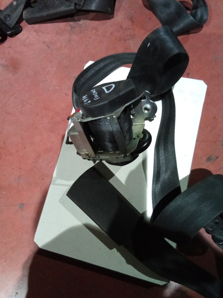 Cinturon delantero derecho renault fluence '10