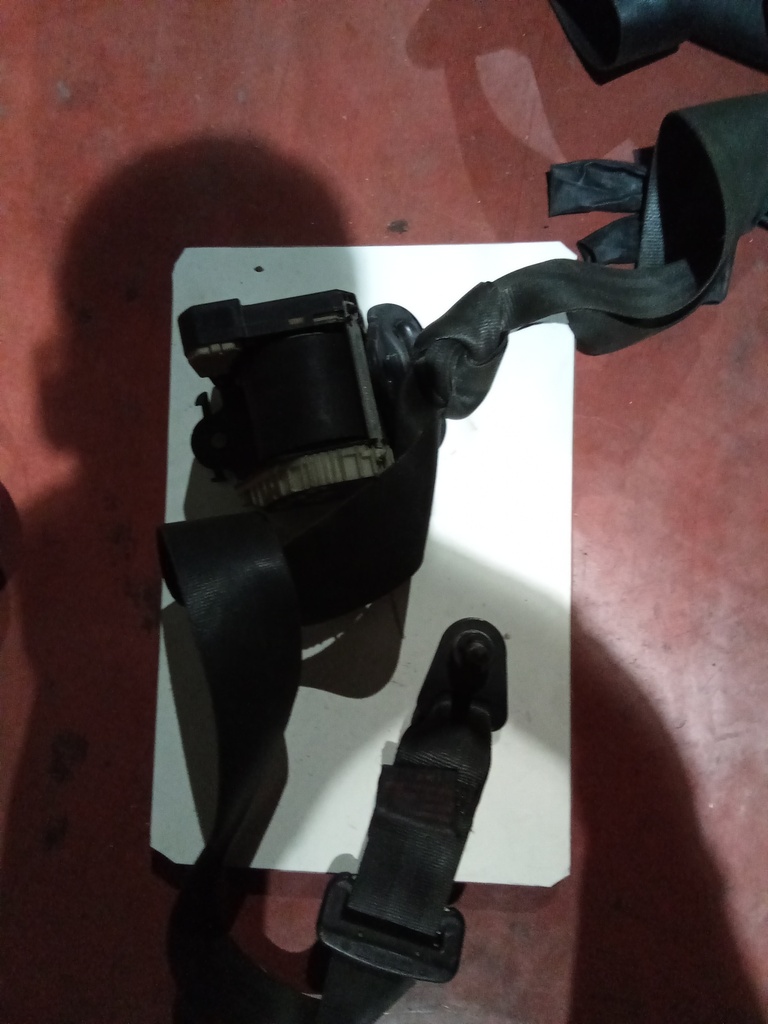 Cinturon delantero izquierdo citroen c3 '03