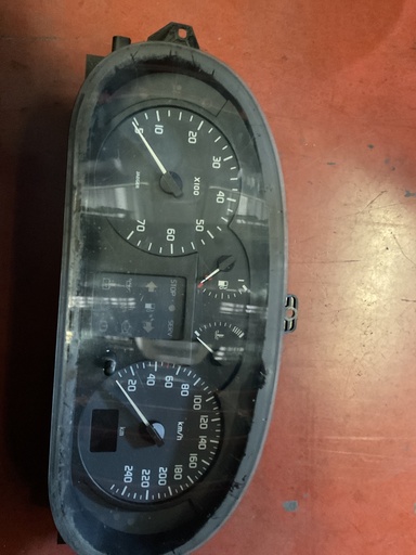 [8200071811] Cuadro instrumentos renault scenic 02