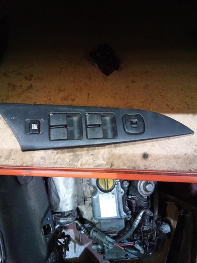 [03123000] Botonera eleva lunas izquierda mazda 3 '05