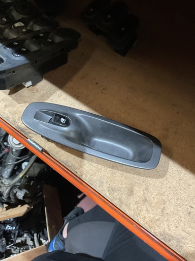 [20604E] Botonera eleva lunas derecha accent '04