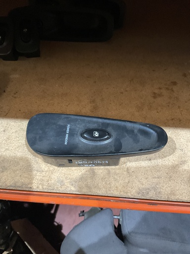 [93580] Botonera eleva lunas derecha hyundai coupe ‘00