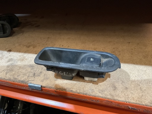 [Sin referencia] Botonera eleva lunas tras. megane ii’05