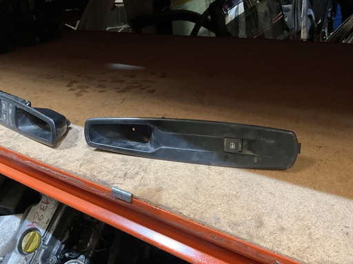 [Sin referencia] Botonera eleva lunas derecha renault megane iii ‘11