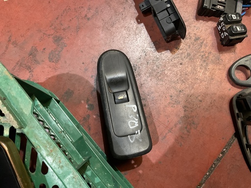 [Sin referencia] Botonera eleva lunas tras. peugeot 308 ‘07