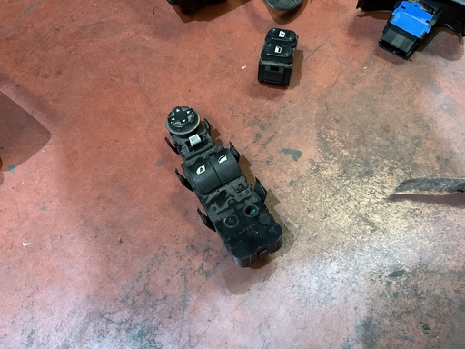 [Sin referencia] Botonera eleva lunas citroen jumpy  ‘05