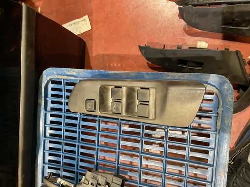 [Sin referencia] Botonera eleva lunas nissan primera ‘00