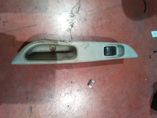 Botonera eleva lunas tras. nissan almera tino