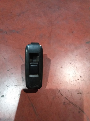 Botonera eleva lunas tras. nissan primera '04