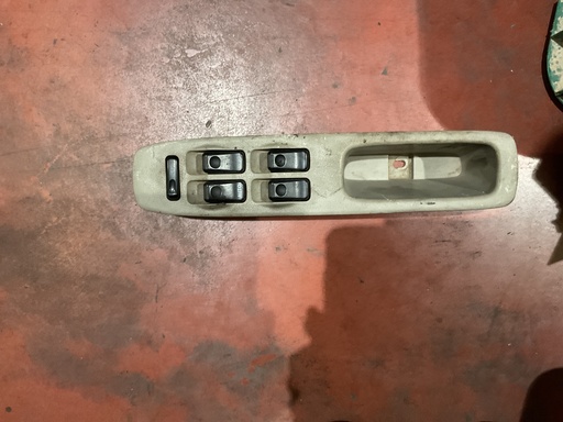 [C8HD62A] Botonera eleva lunas mazda 323 ‘95