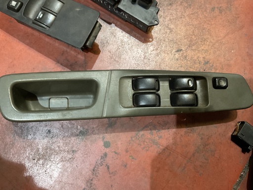 [Sin referencia] Botonera eleva lunas mitsubishi galant ‘98