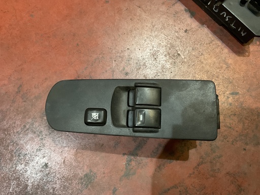 [Sin referencia] Botonera eleva unas mitsubishi colt '06