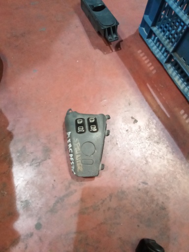 [Sin referencia] Botonera eleva lunas mercedes sprinter '04