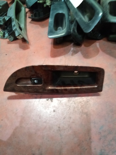 [Sin referencia] Botonera eleva lunas izquierda chevrolet nubira '00