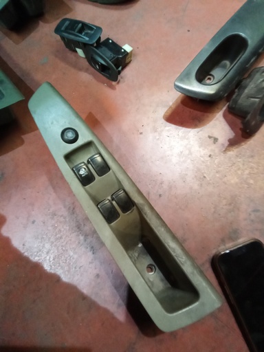 Botonera eleva lunas chevrolet laceti '04