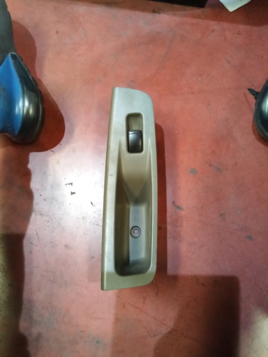 [Sin referencia] Botonera eleva lunas derecha chevrolet laceti '04