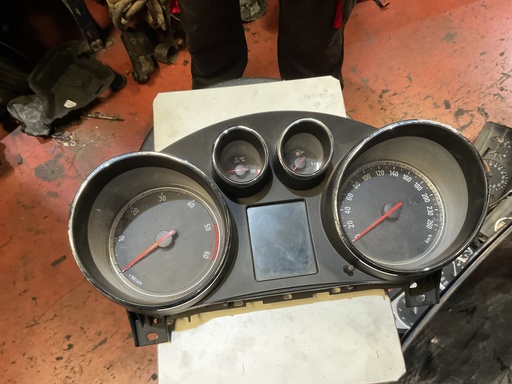 [365903926H] Cuadro instrumentos opel insignia ‘05