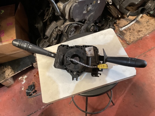 [8200792575] Mando multifuncion dacia sandero ‘10