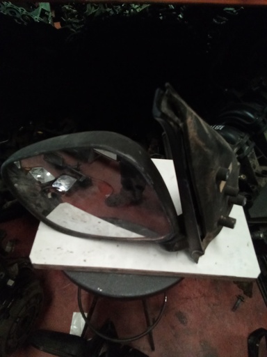 Retrovisor izquierdo manual nissan vanette '99