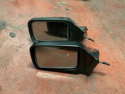 [Sin referencia] Retrovisor izquierdo manual nissan sunny ‘93