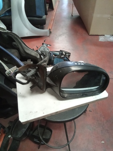 [015007] Retrovisor derecho peugeot 406 '95