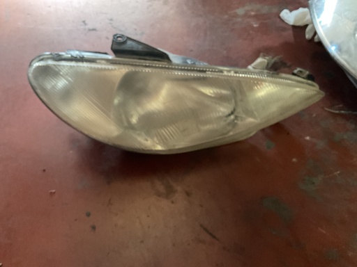 Faro derecho peugeot 206