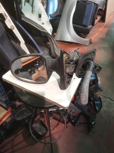 Retrovisor izquierdo manual renault twingo '93